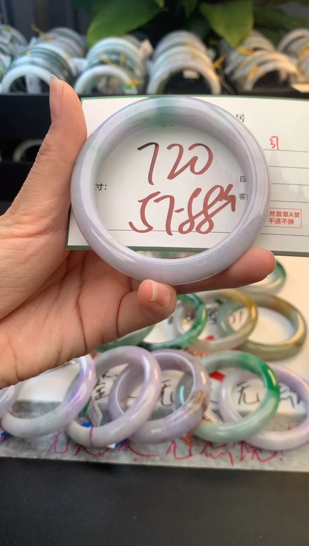 未镶嵌定制翡翠毛货需精细抛光+多人