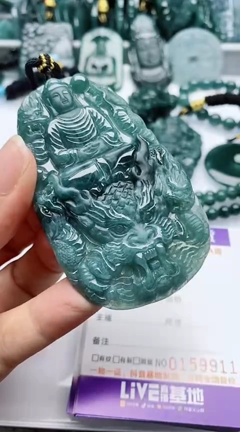 翡翠未镶嵌颈饰