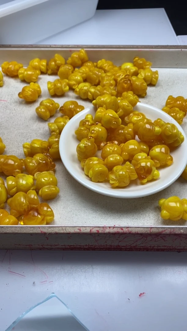 【闪购商品】蜜蜡颈饰未镶嵌w1337鸡油黄蜜蜡小熊*1个