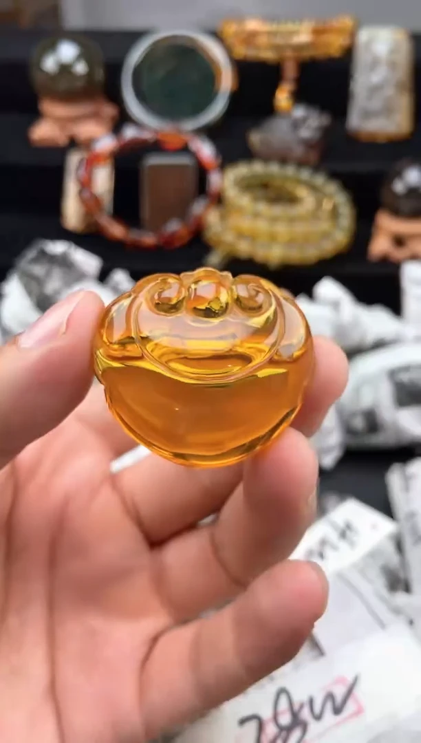未镶嵌颈饰琥珀金蓝珀如意锁吊坠