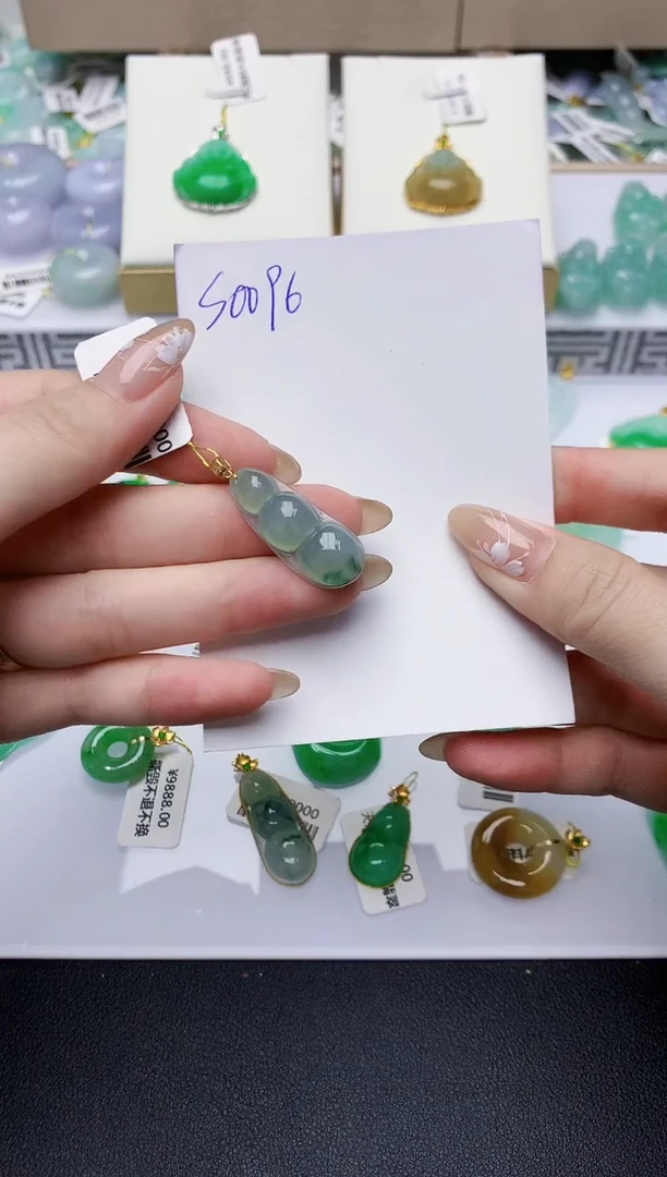 翡翠18K金镶嵌颈饰天然缅甸A货翡翠