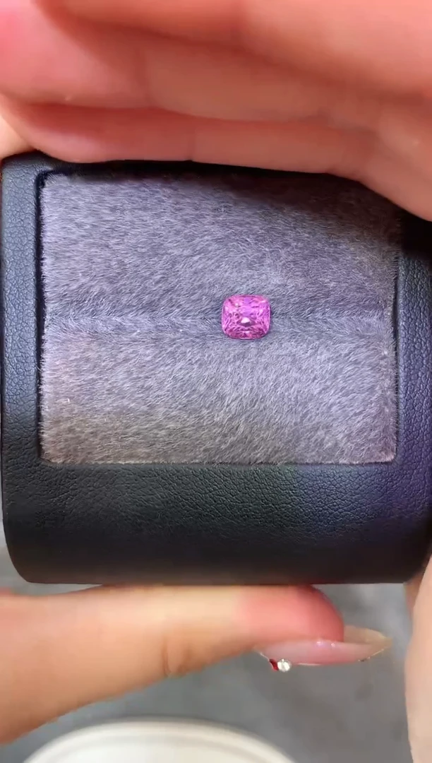 未镶嵌裸石定制尖晶石枕型 粉丁香色调 1.41ct