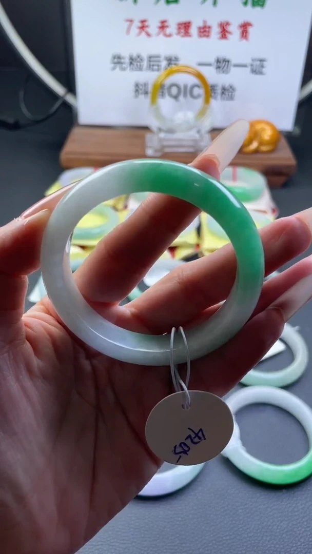 手镯闪购为准，一物一证