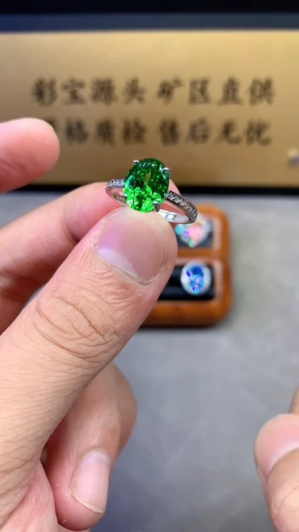 银S925镶嵌戒指石榴石（沙弗莱）2222