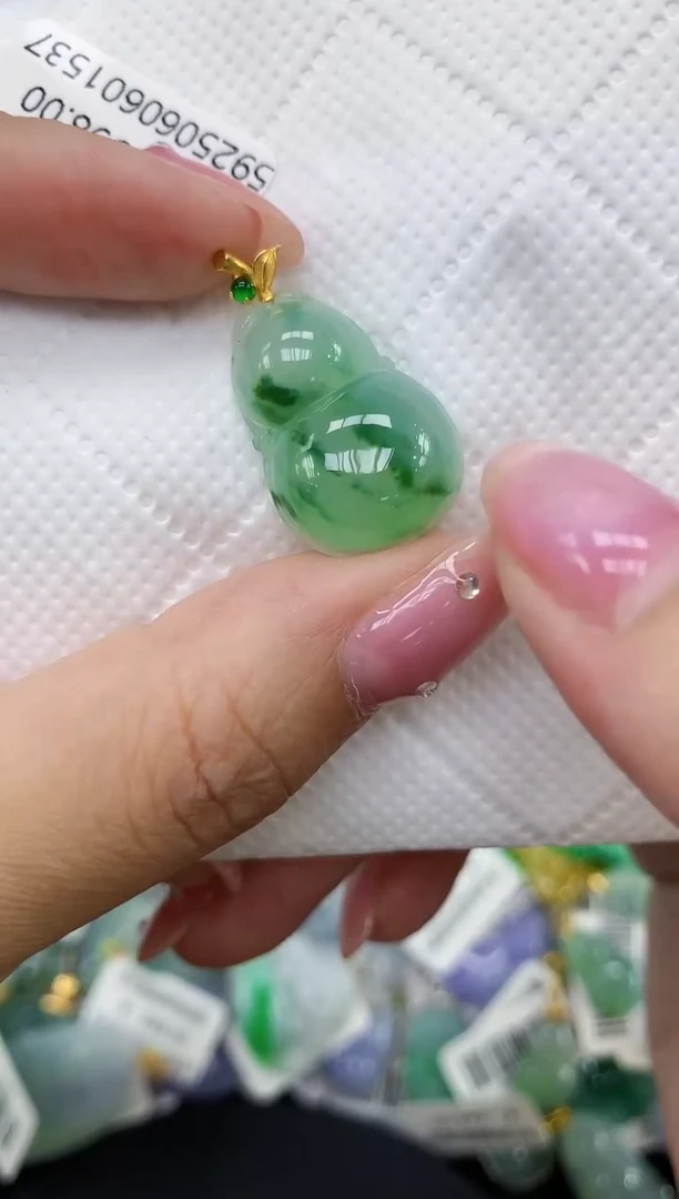 翡翠18K金镶嵌颈饰1111111111