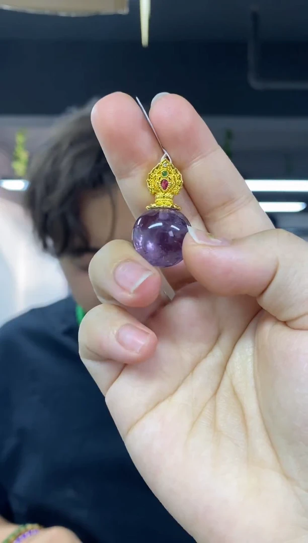 颈饰未镶嵌紫晶多样性发其一颜色微差