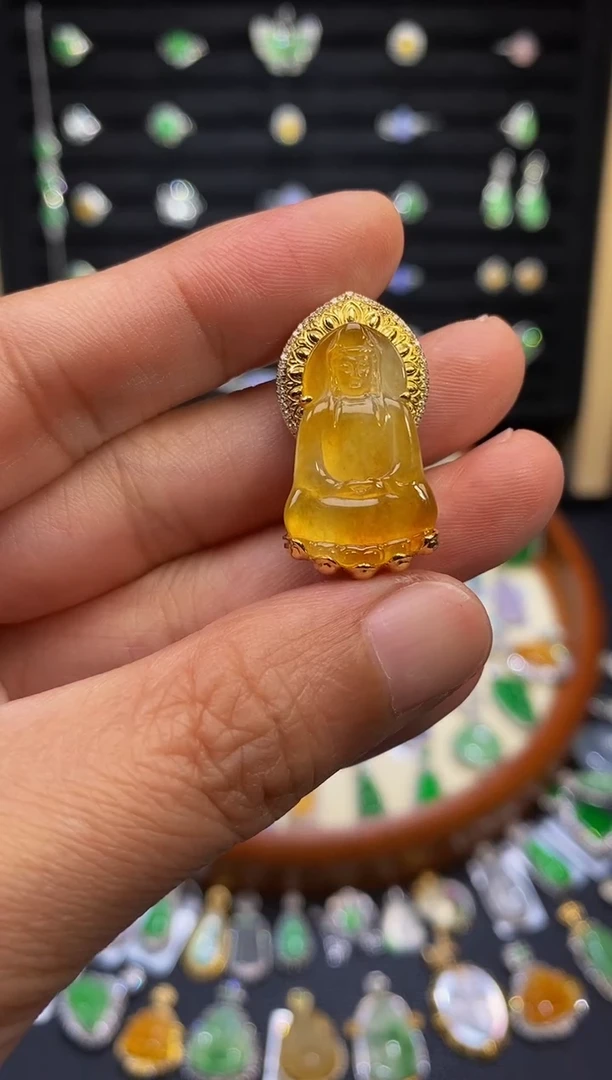 翡翠18K金镶嵌颈饰高冰黄翡观音吊坠