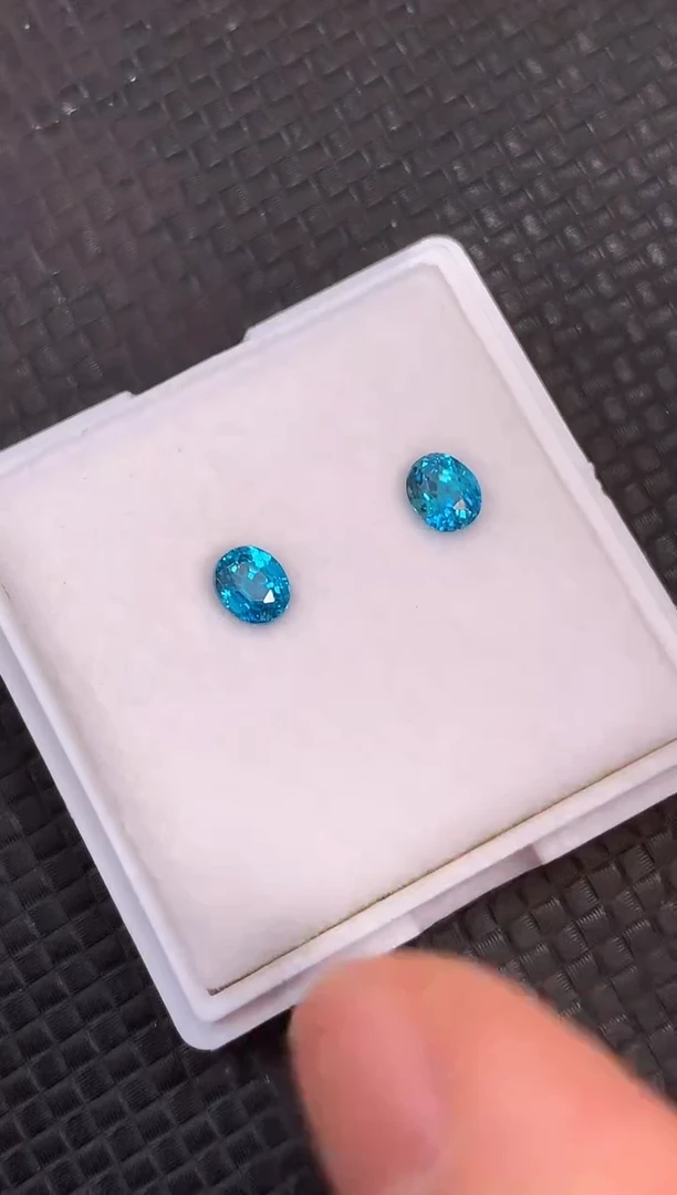 未镶嵌天然锆石裸石天然风信子1.8ct