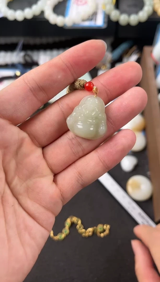 【闪购商品】和田玉吊坠未镶嵌且末青白佛公吊坠微色差