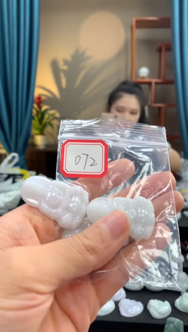 翡翠未镶嵌颈饰观音072 多样性发一件