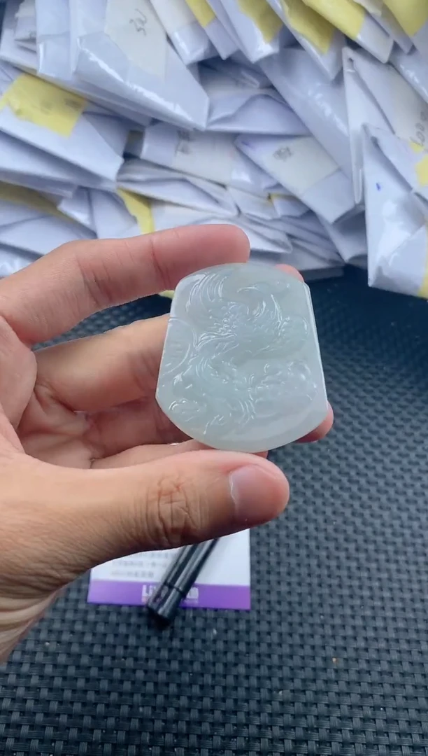 翡翠未镶嵌颈饰