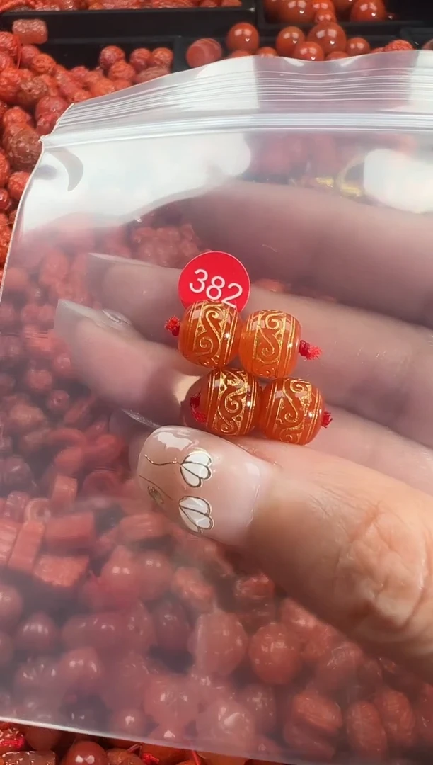 颈饰未镶嵌南红玛瑙1