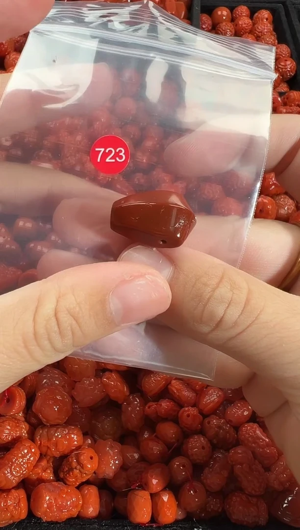 颈饰未镶嵌南红玛瑙1