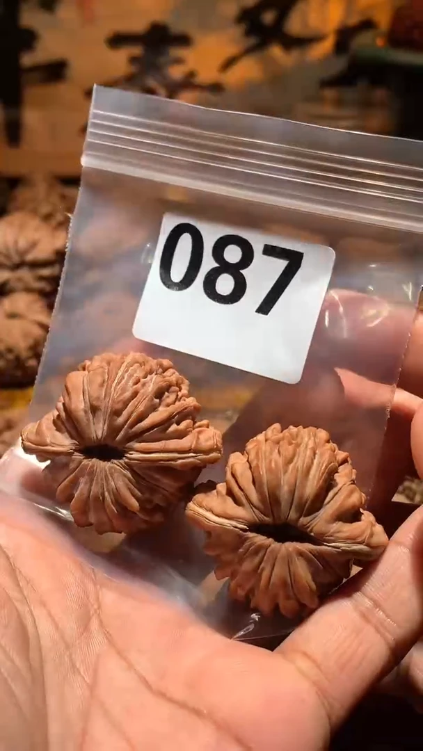 把件桃核l****1087平谷楼   42尺寸左右盘玩打底不支持退换