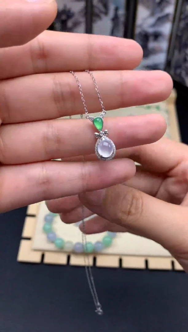 翡翠18K金镶嵌颈饰///////////////