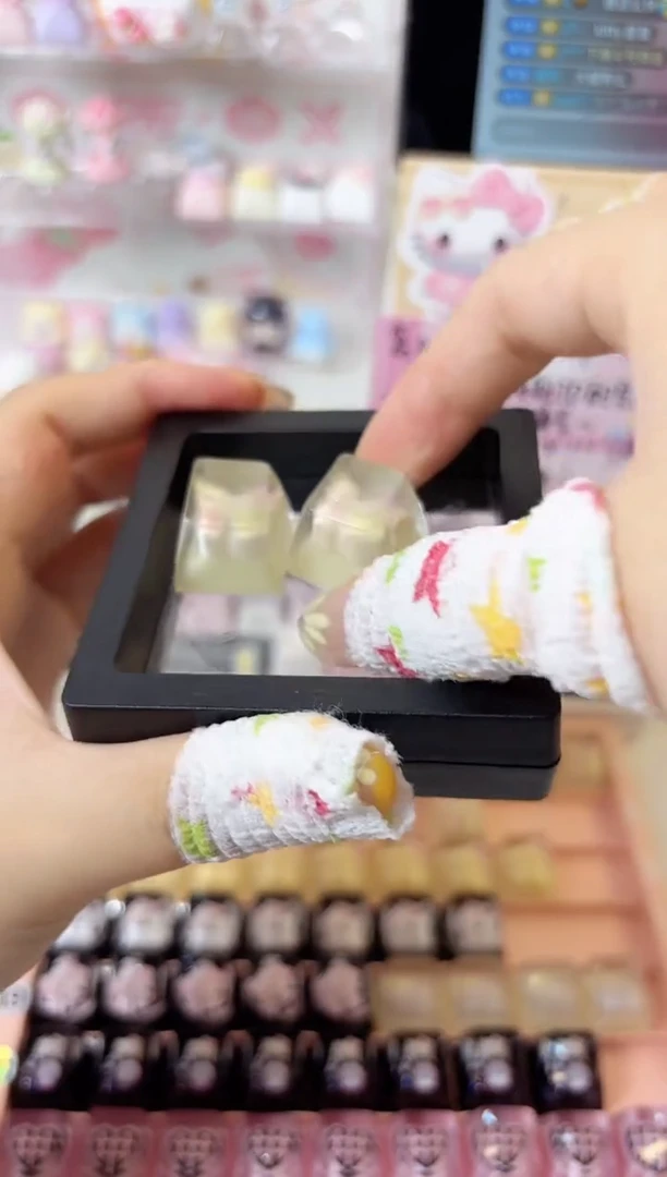 13.黄色蝴蝶黄色2U自嘲熊个性键帽