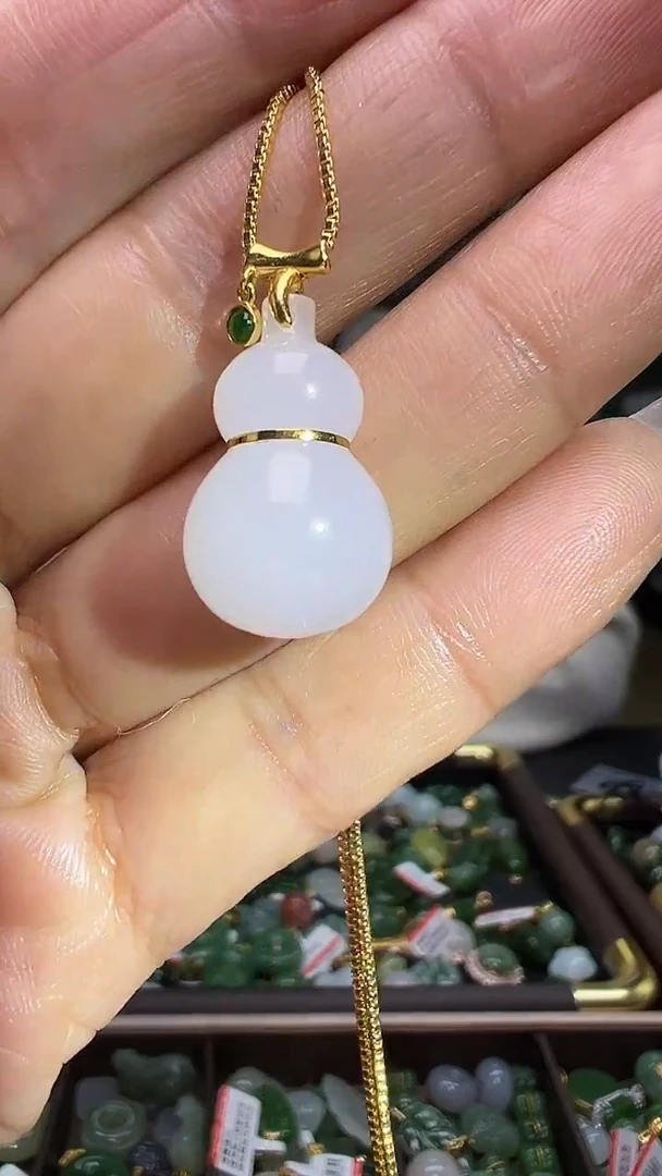 颈饰18K金镶嵌和田玉（多样性发货.发其一)11.14.101
