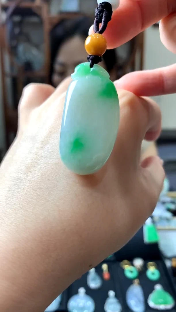 翡翠未镶嵌吊坠(不含链)挂件