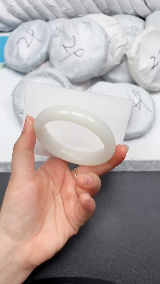 未镶嵌手镯石英质玉257-55.1