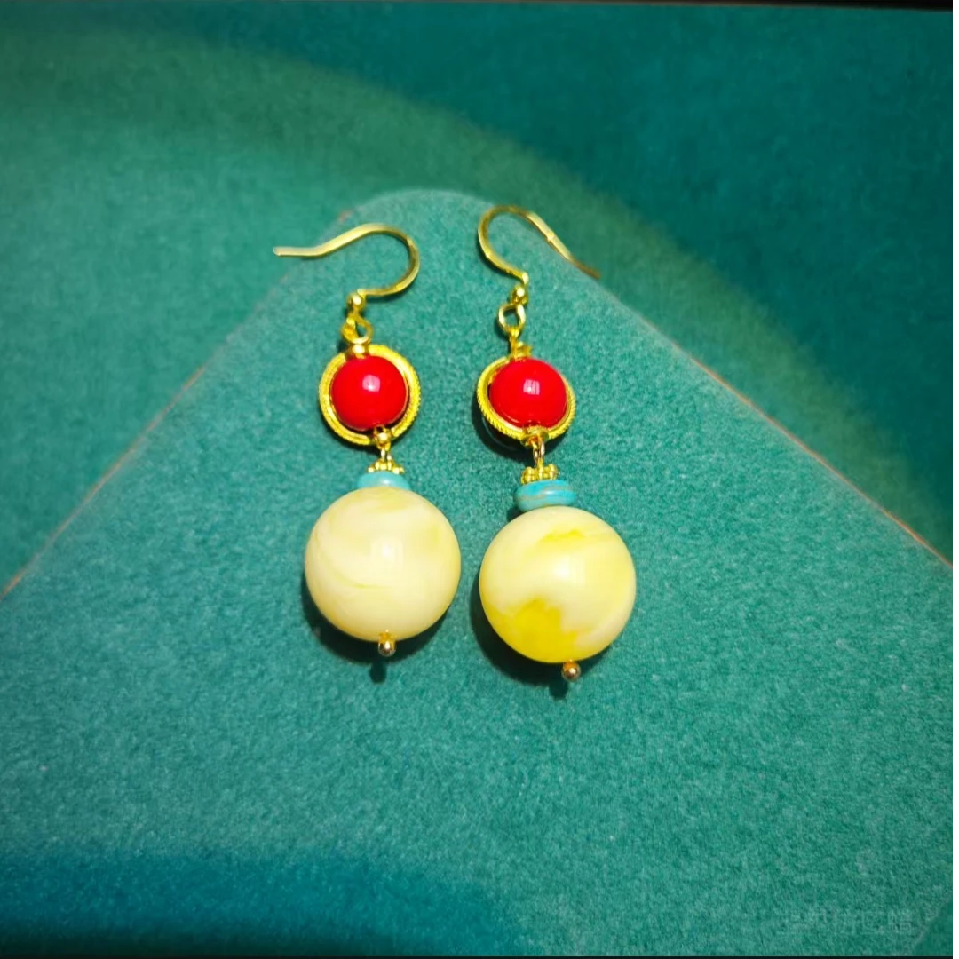 A1552圆白花蜡耳坠