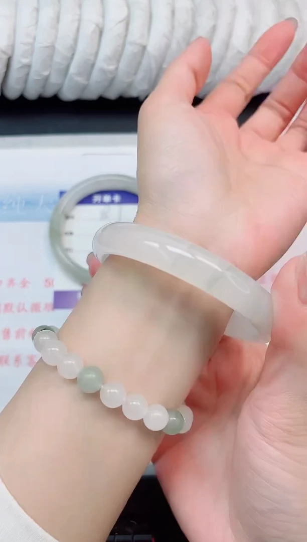 【闪购商品】石英质玉手镯未镶嵌82#62.8