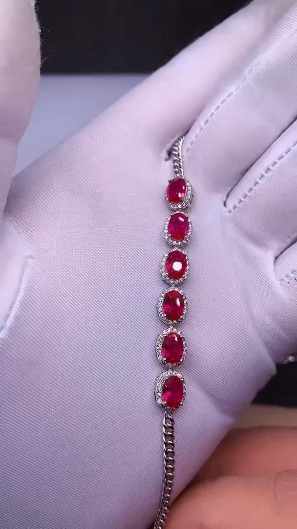 【闪购商品】红宝石手链银S925镶嵌········