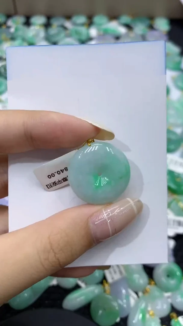 翡翠18K金镶嵌颈饰天然缅甸翡翠A货