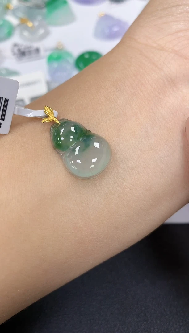 颈饰18K金镶嵌翡翠a货假一赔三支持复检百元上9元证书费自理