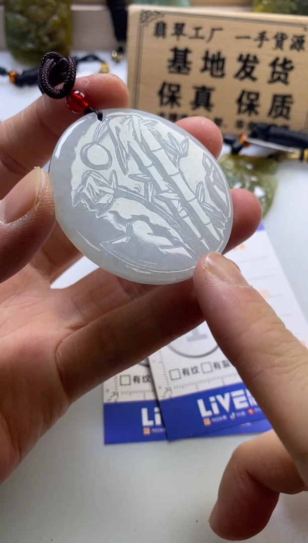 颈饰未镶嵌翡翠