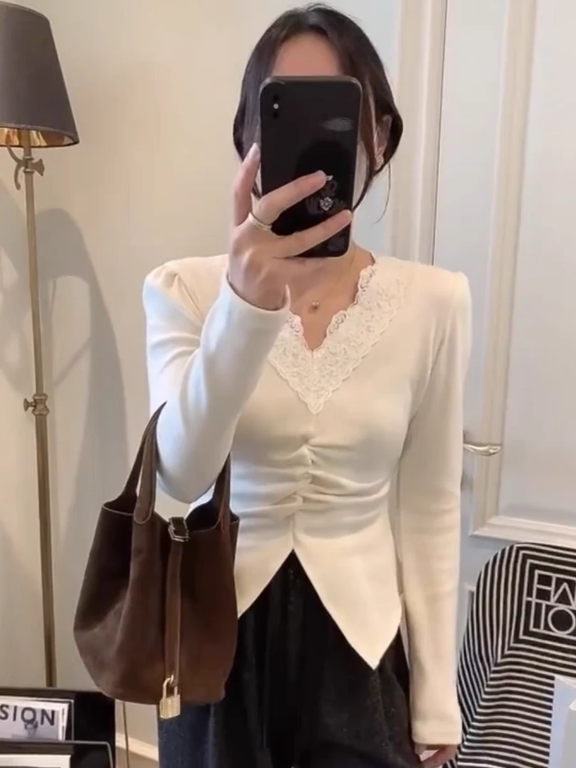 美美推荐6681蕾丝拼接V领打底衫小众抽褶开叉上衣