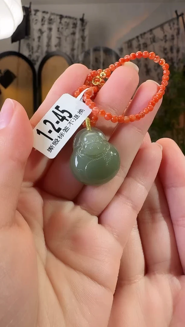 和田玉未镶嵌颈饰佛