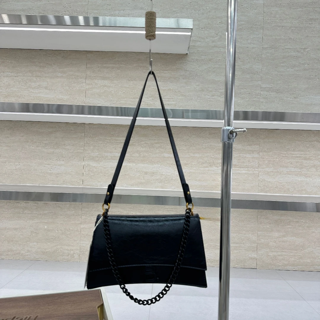 8126-1 黑色（长27厘米高16厘米）时尚百搭包包（无礼盒）