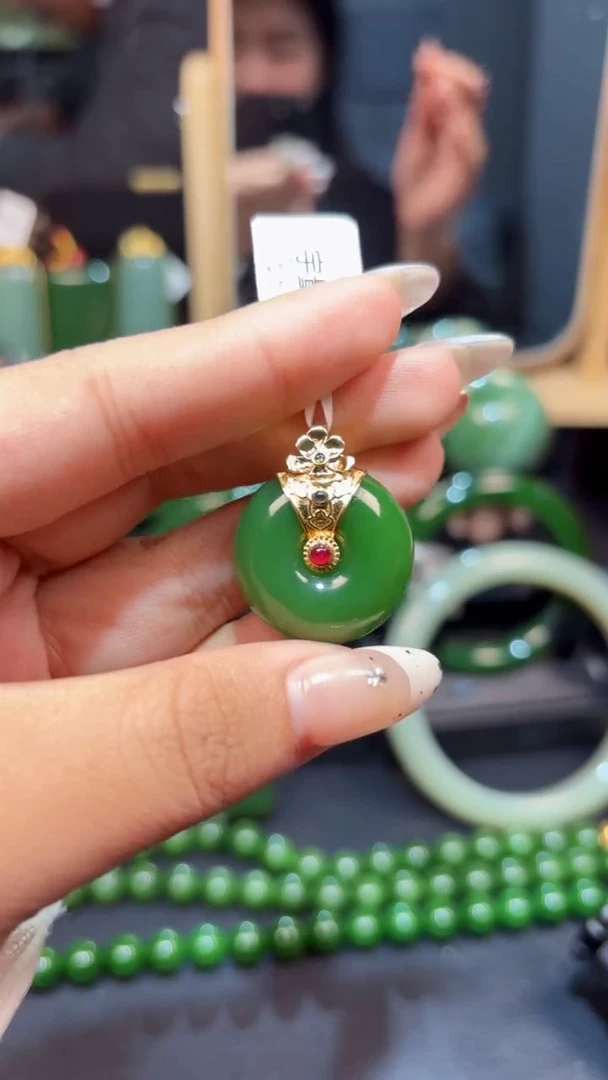 【闪购商品】和田玉（碧玉）吊坠(赠链)18K金镶嵌1