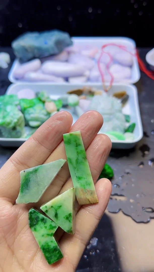 颈饰未镶嵌翡翠红*065
