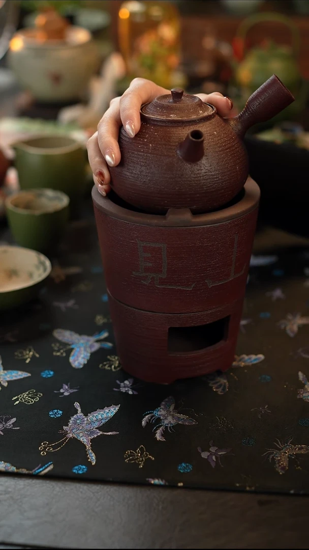 瓷片卓逸侧把壶+见山晚清炭炉