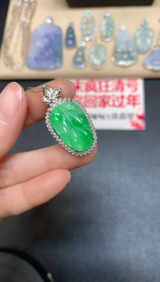 【闪购商品】翡翠吊坠(不含链)18K金镶嵌树叶【无服务费