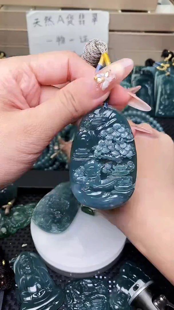 颈饰未镶嵌翡翠