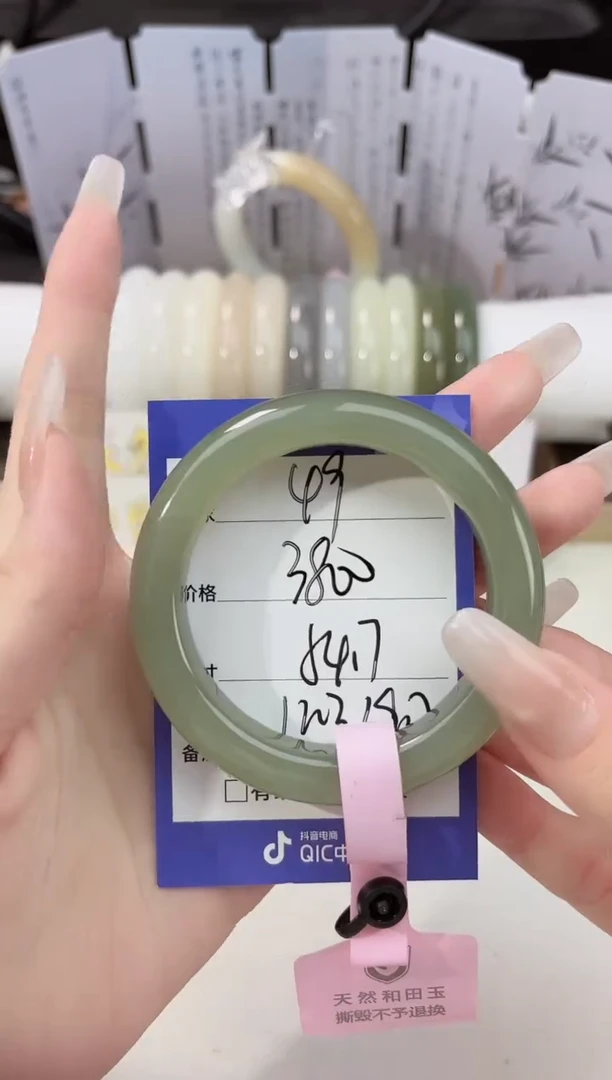 未镶嵌手镯和田玉49湖水