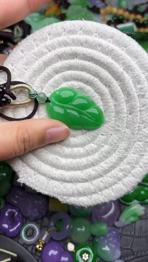 颈饰未镶嵌翡翠缅甸翡翠吊坠