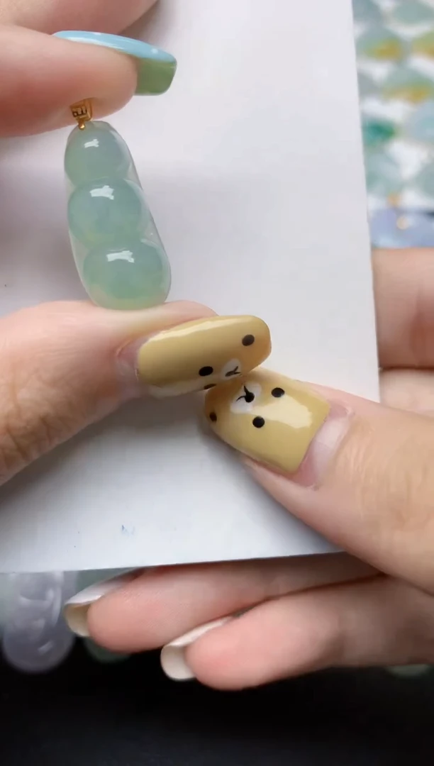 翡翠18K金镶嵌颈饰天然翡翠A货