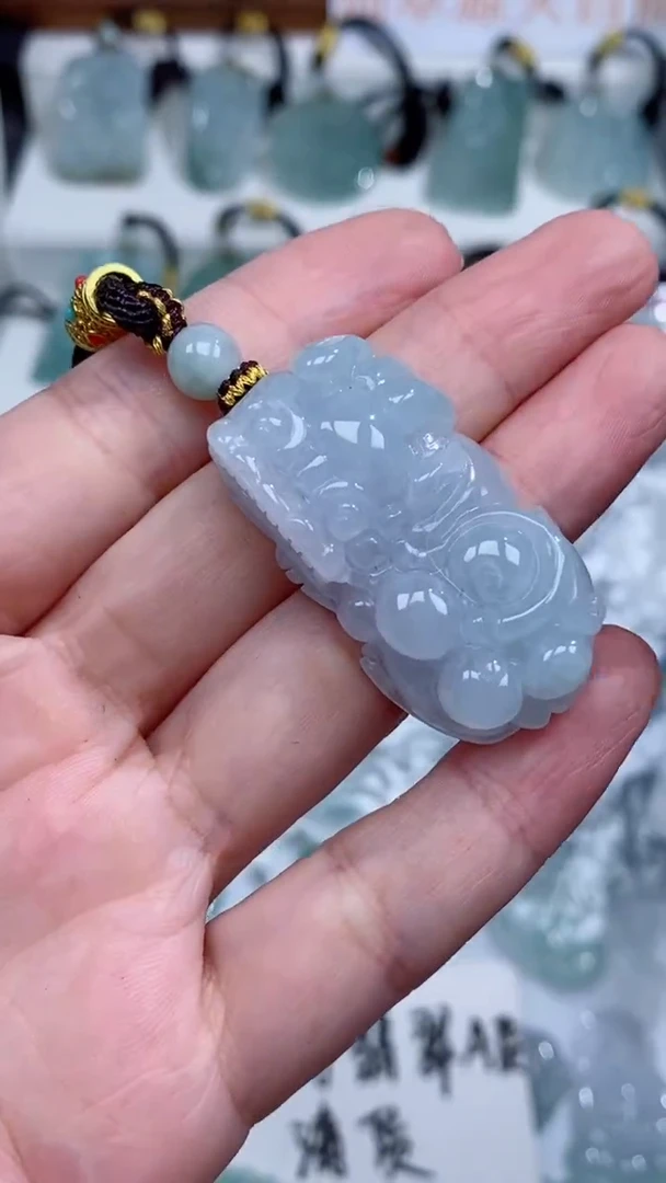 颈饰未镶嵌翡翠吊坠