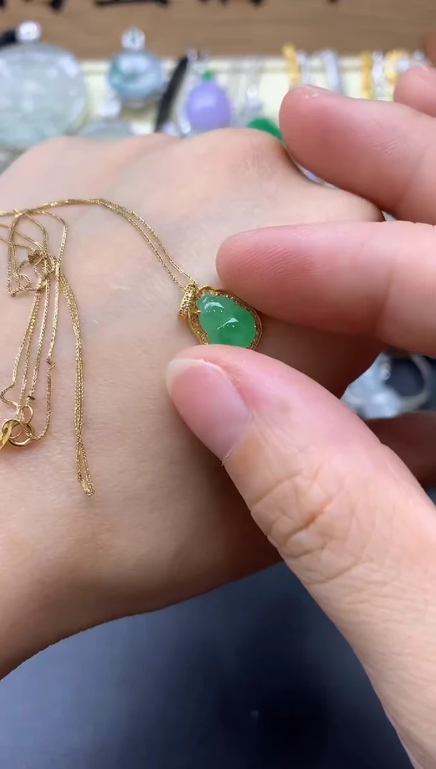 颈饰18K金镶嵌翡翠114-中国好珍宝