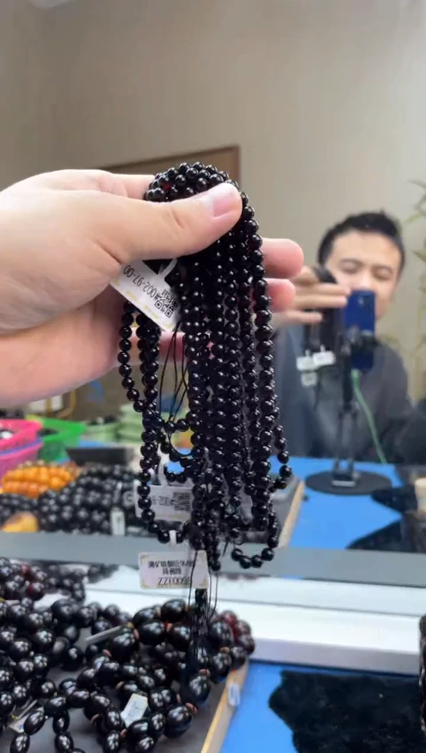 【闪购商品】琥珀裸石未镶嵌ZZF0098多样性发其中一件