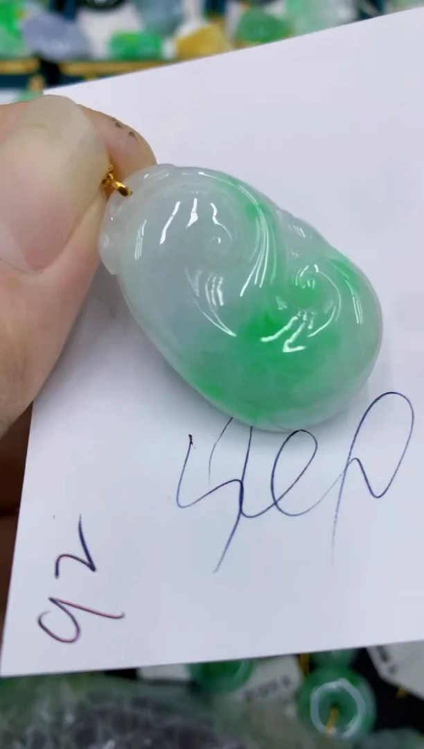 翡翠18K金镶嵌颈饰11111111111