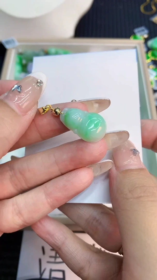 翡翠未镶嵌吊坠(不含链)1