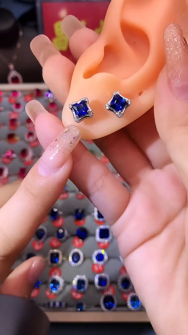 【闪购商品】蓝宝石耳饰银S925镶嵌111111