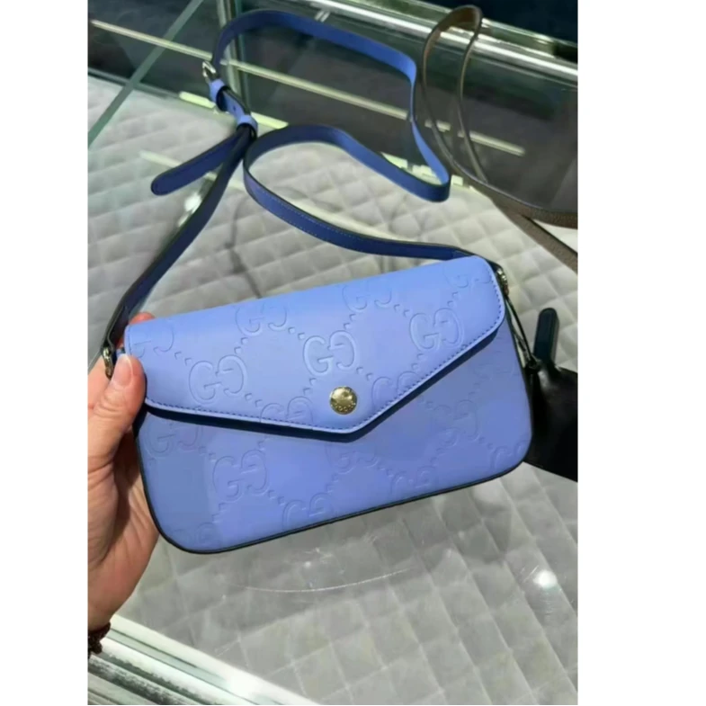 【香港直邮】GUCCI古驰女包 双G标可调节肩带皮革斜挎单肩包 772794