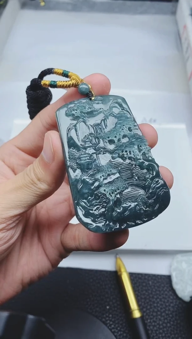 颈饰未镶嵌翡翠