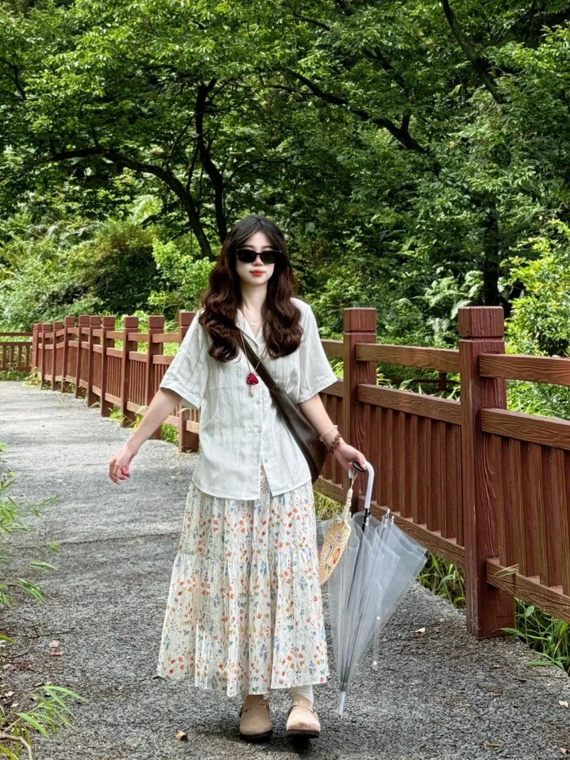 2025夏季新款韩系穿搭设计感小众条纹衬衫上衣搭配碎花半身裙套装