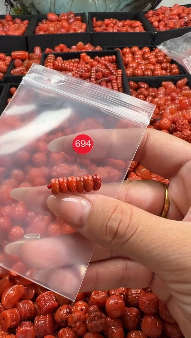 颈饰未镶嵌南红玛瑙1